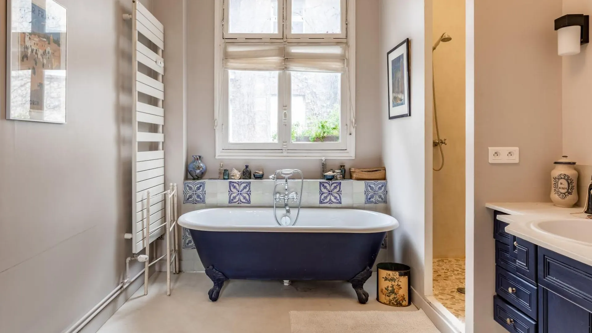 Luxurious Traditional French Style Near Eiffel Tower Paris