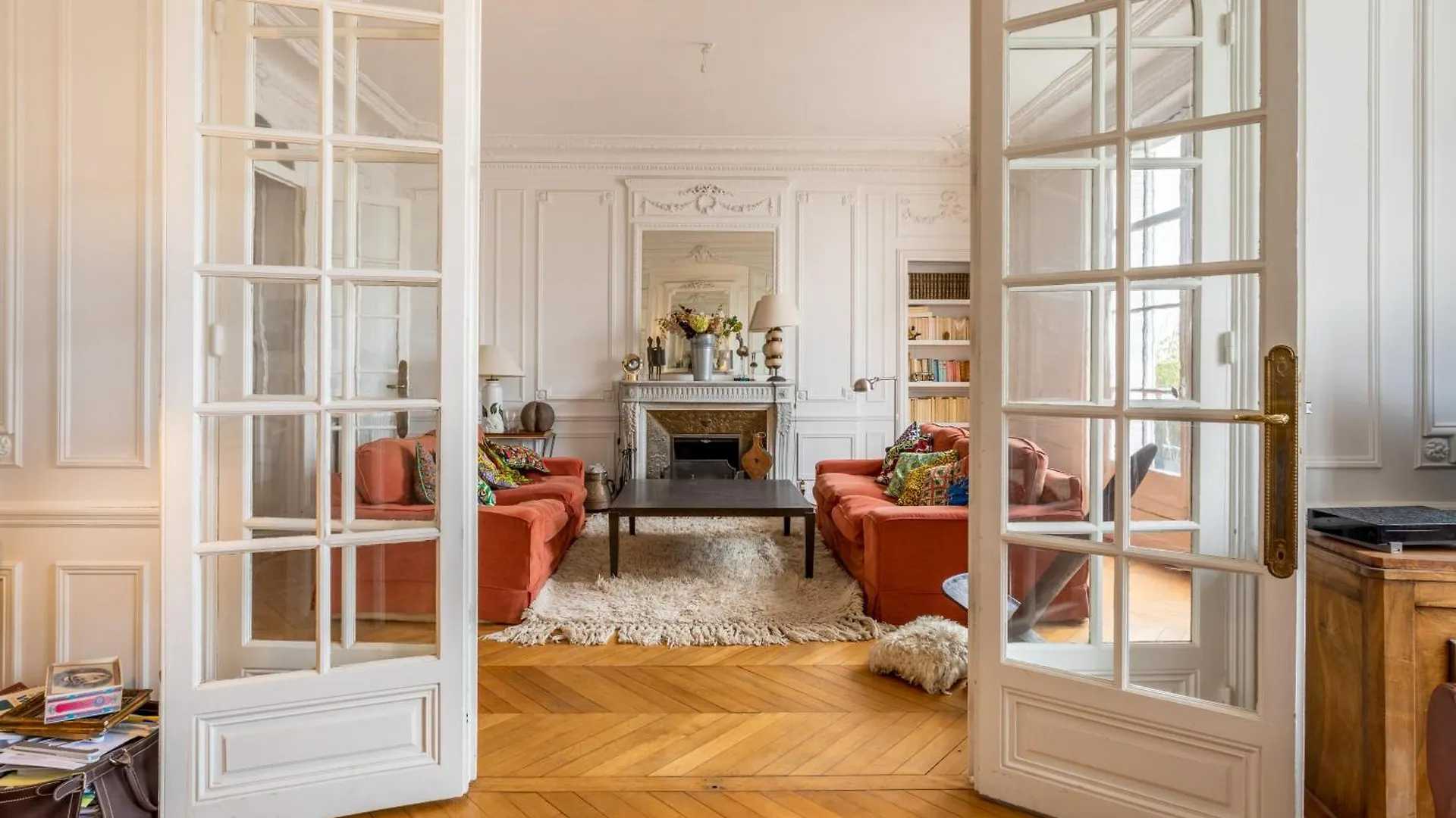 Luxurious Traditional French Style Near Eiffel Tower Paris